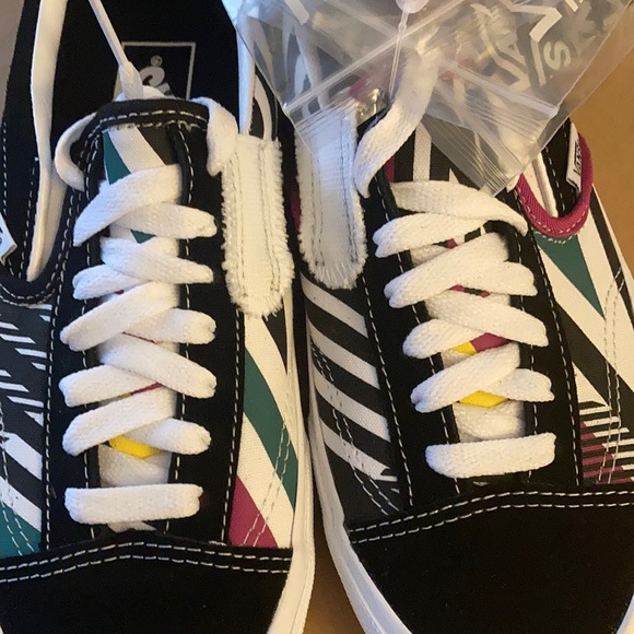 Vans - Picture 5 of 15